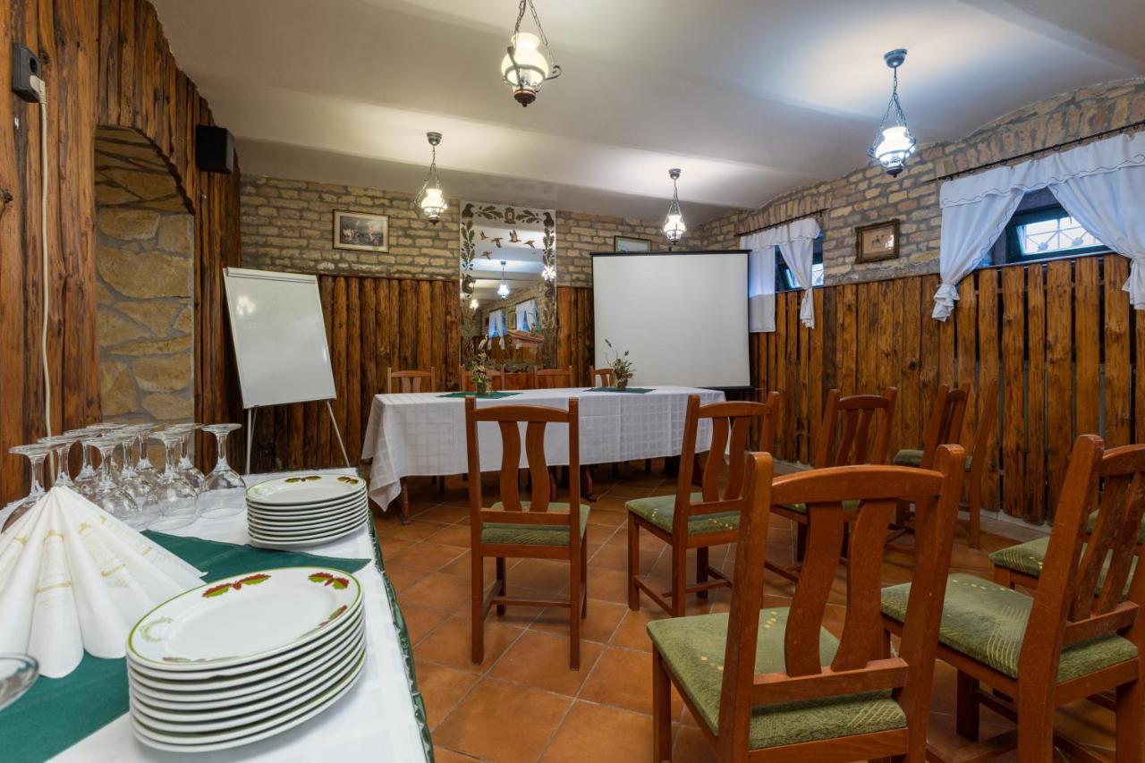 Illes Hotel Szeged Luaran gambar