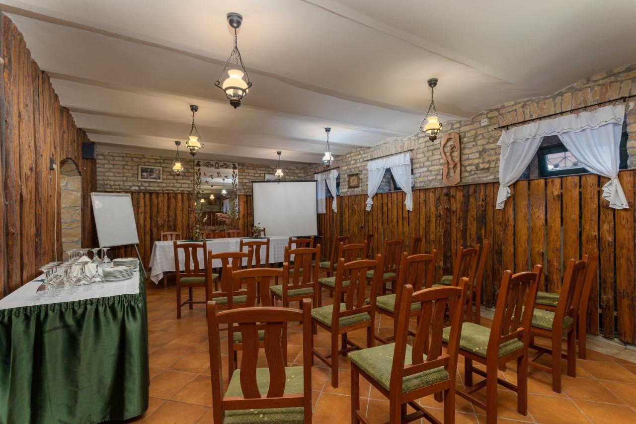 Illes Hotel Szeged Luaran gambar